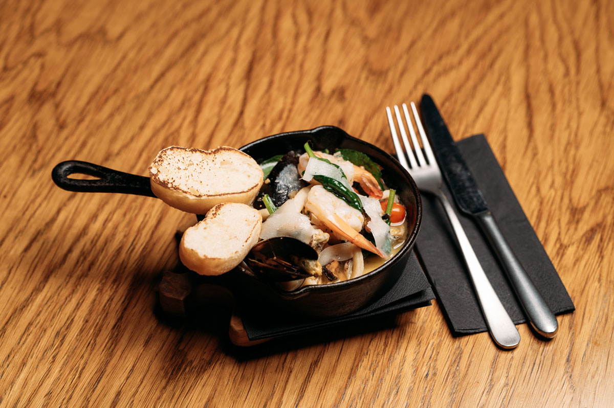 MARISCOS-Y-MANCHEGO